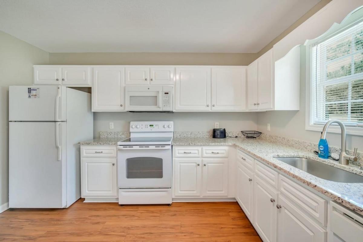 Charming Gray Home- 5 Mins From Gsu! Statesboro Kültér fotó