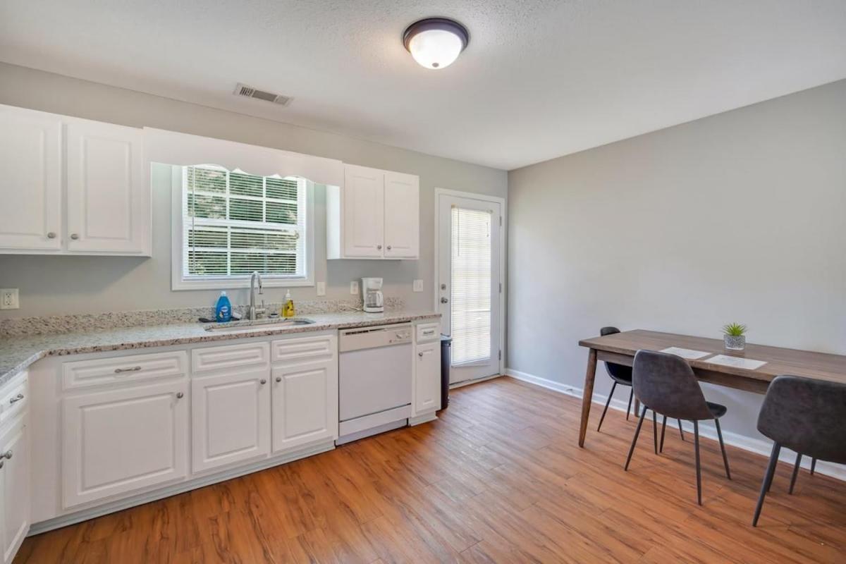 Charming Gray Home- 5 Mins From Gsu! Statesboro Kültér fotó
