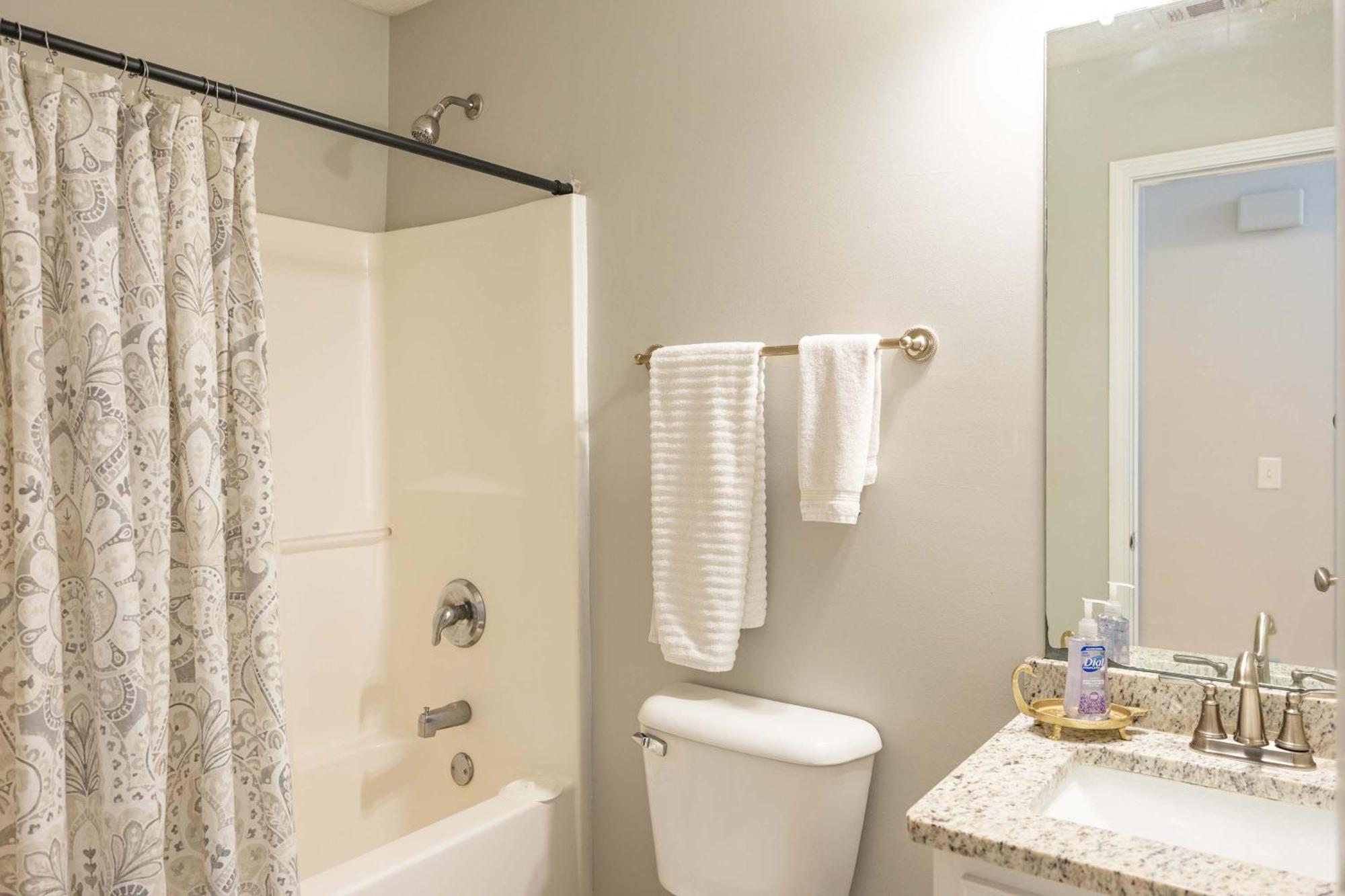 Charming Gray Home- 5 Mins From Gsu! Statesboro Kültér fotó